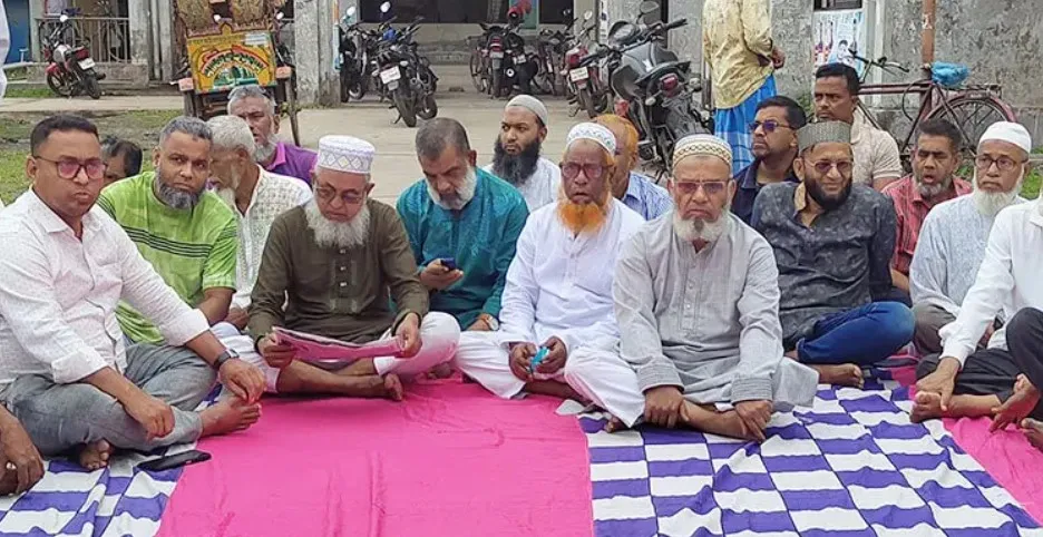 পিরোজপুরে সুপেয় পানি সংকট সমাধানে পৌরসভা ঘেরাও